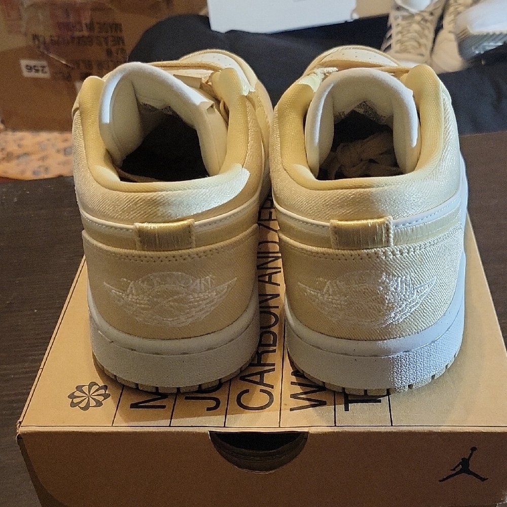 Jordan 1 Low SE "Team Gold" (Womens) Womens 10 Mens 8.5 NWT W/OG BOX - Picture 5 of 10